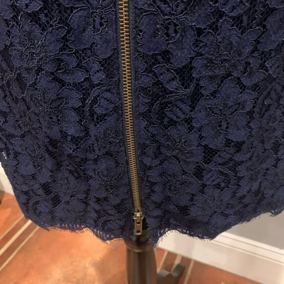 Diane von Furstenberg Navy Lace Sheath Dress | Size 12 | 3/4 Sleeve Cocktail - Picture 4 of 10